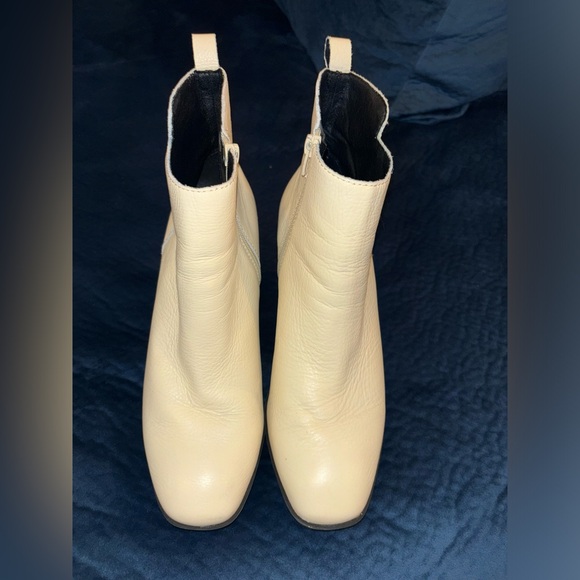 BARELY WORN - LUCKY BRAND Womens Beige Worrin Leather Booties 10M - Picture 3 of 6